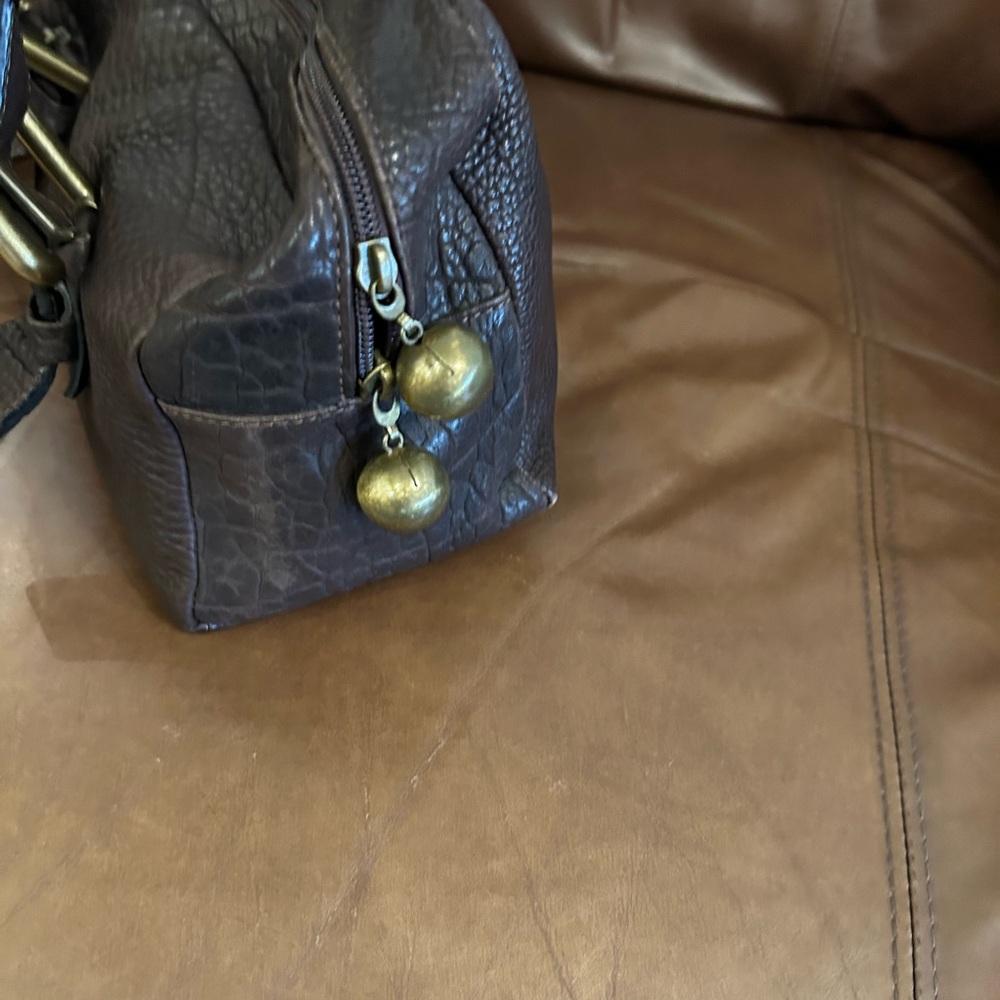 Elegant Brown Leather Handbag - Picture 3 of 4